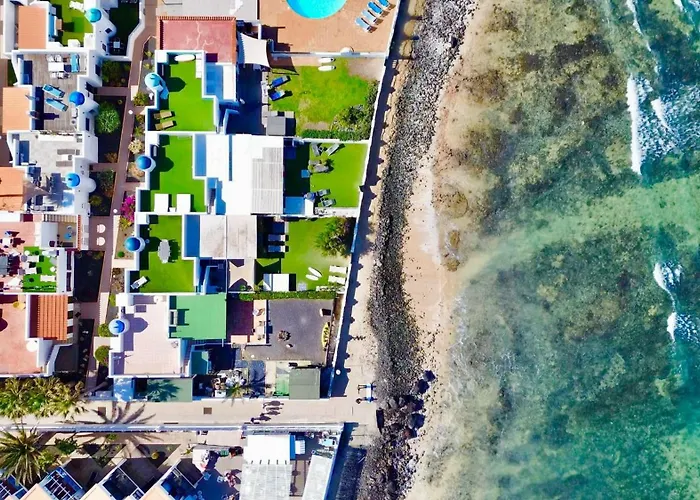 Дом отдыха Geranio House, Beachfront, Pool, Коральео